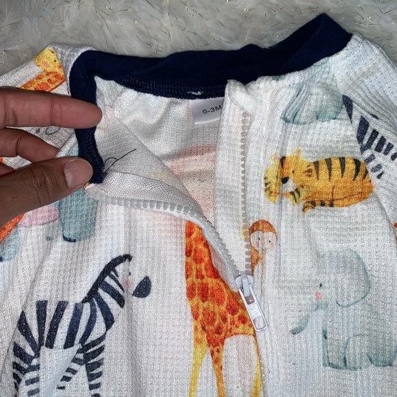 Baby Boy All Over Cartoon animals Design Long-sleeves Baby Jumpsuit. 0-3 M - Picture 5 of 9